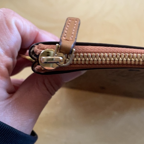 MCM Medium Liz Shopper Tote (W/POUCH AND DUSTBAG) - Picture 15 of 16